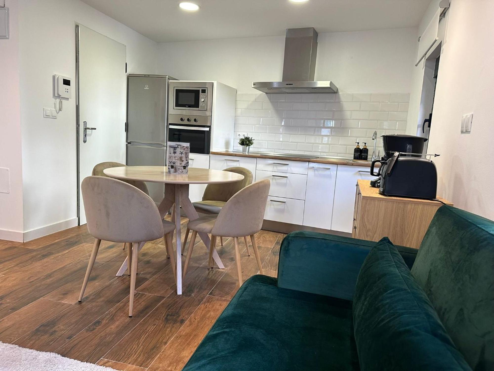 Apartamentos Urbanin I Plaza Ayuntamiento Кудильеро Экстерьер фото